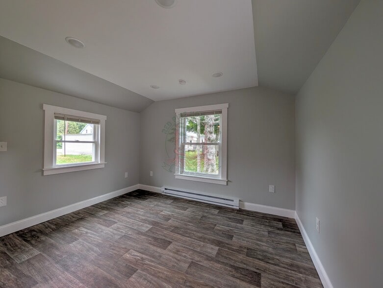 Master Bedroom - 39 Kennebec St