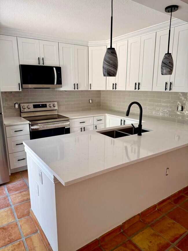 Building Photo - 2431 24th Ct