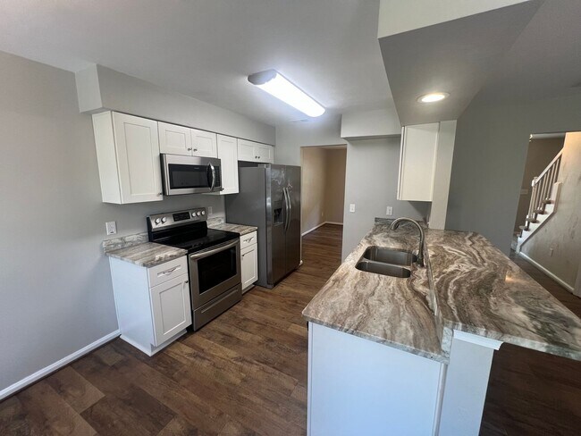 Building Photo - 5018 Huntclub Chase
