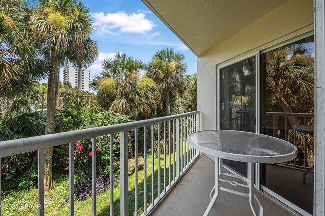 Building Photo - 3 Oceans W Blvd