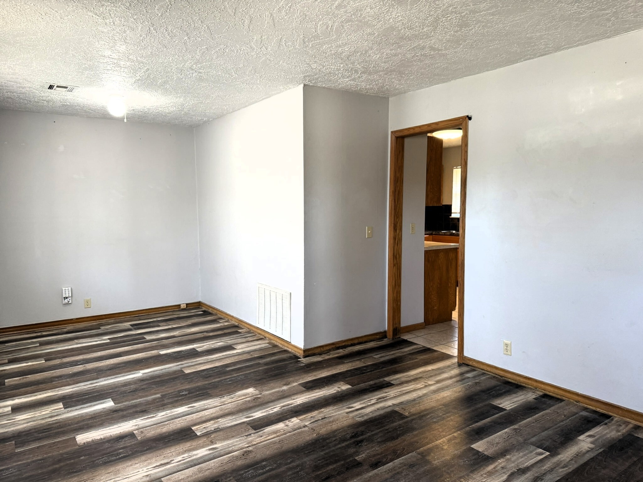 Building Photo - 2256 S Bonn St