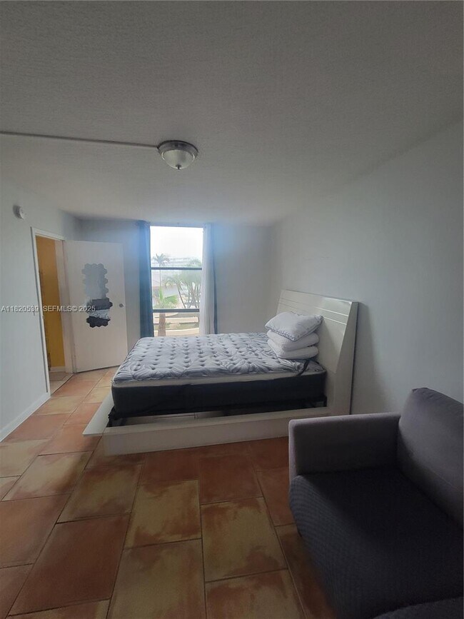 Building Photo - 13499 Biscayne Blvd