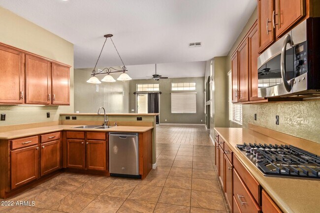 Building Photo - 3144 E Lynx Way