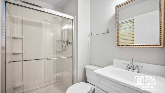 Building Photo - Lovely 4 BR/2.5 BA Split-level in Quite Ne...