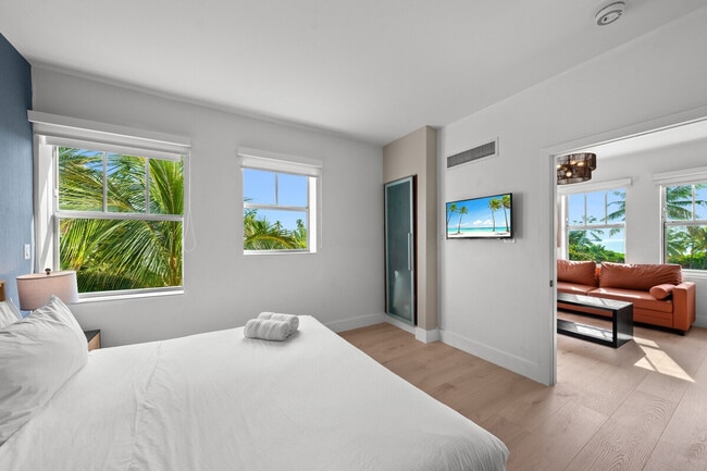 Building Photo - 1036 Ocean Dr