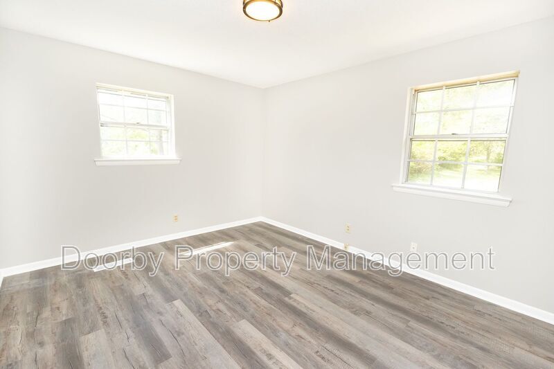 Building Photo - 8911 Drake Parkway Rd