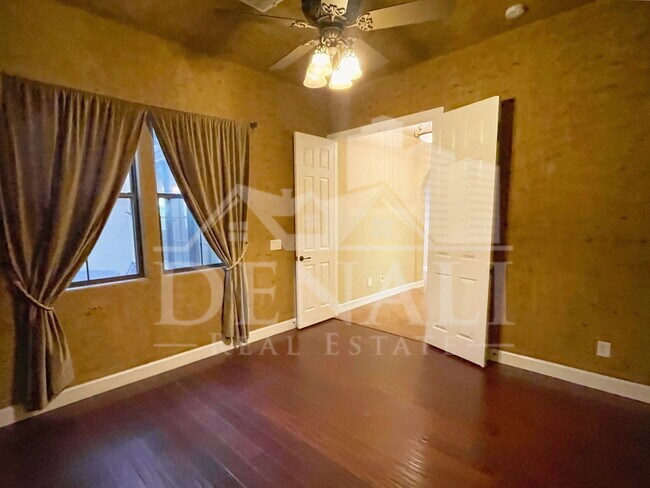 Building Photo - 9443 E Ironwood Bend
