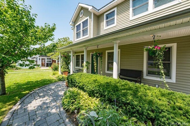 Building Photo - 414 2nd Ave W