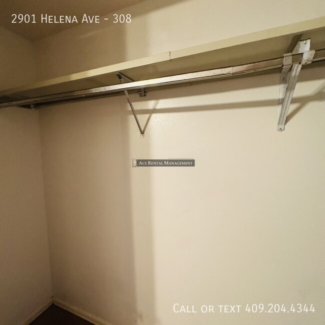 Building Photo - 2901 Helena Ave