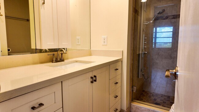 Building Photo - 4640 Lucerne Lakes Blvd W