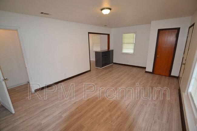 Building Photo - 6866 Autumn Ave