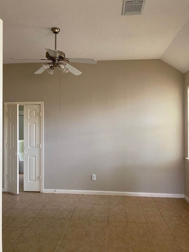 Building Photo - 818 Forest Fir