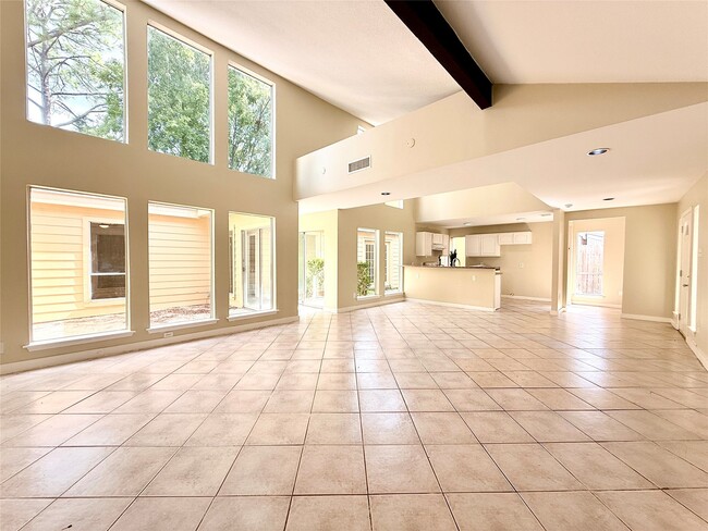 Building Photo - 11530 Bellerive Dr