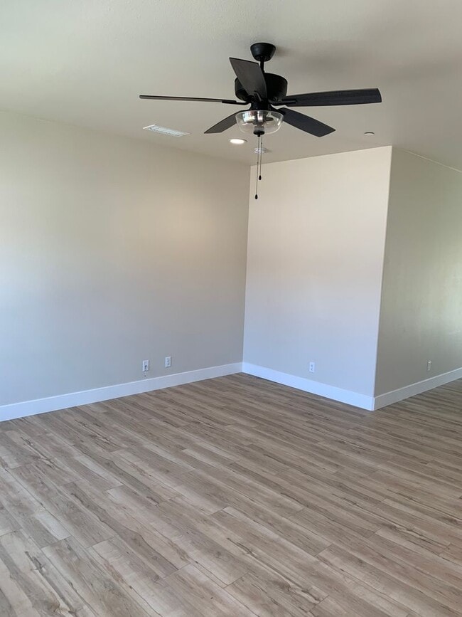 Building Photo - Newer Home for rent