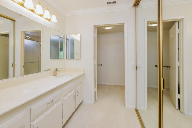 Building Photo - Spacious 3BD/3BA Condo with Enclosed Patio and Resort-style Amenities
