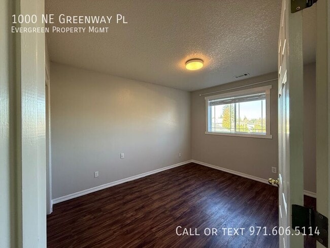 Building Photo - 1000 NE Greenway Pl