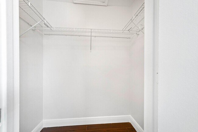 Building Photo - 1165 Crystal Way