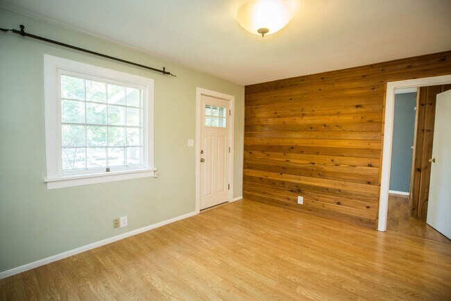 Building Photo - Great 1 bed, 1 bath home