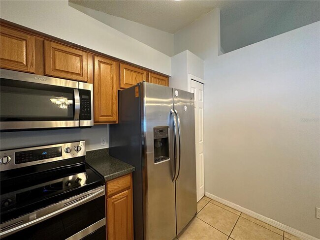 Building Photo - 106 N Hampton Ct