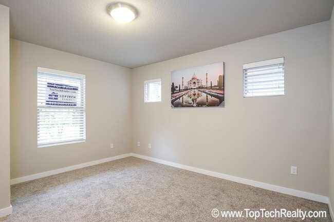 Building Photo - Outstanding 45 Central home with 3BR + Den / 2.5BA, Amazing upscale features, Across from Nike Wo...