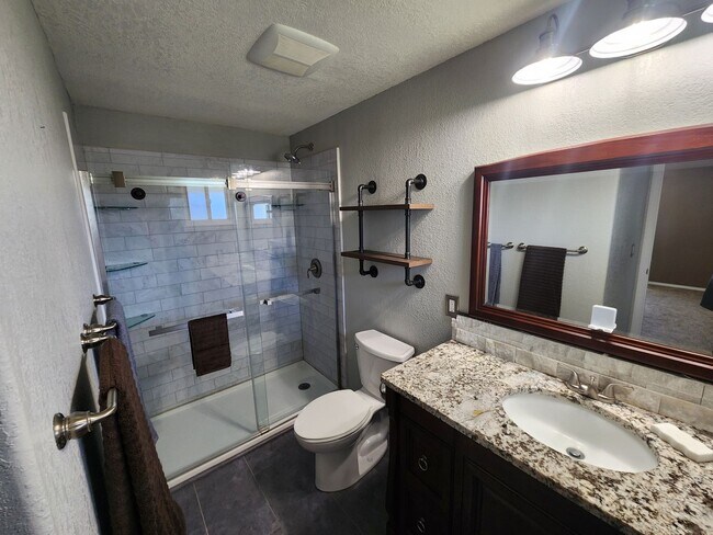 Building Photo - Great home S. Boise