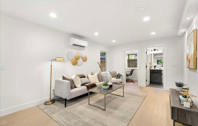 Building Photo - Maple Leaf 2-Bedroom Plus Office