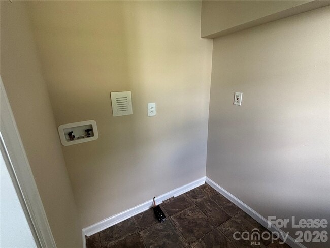 Building Photo - 204 Westview Dr