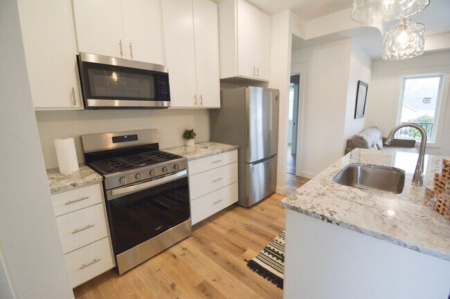 Building Photo - 1204 2nd Ave NW