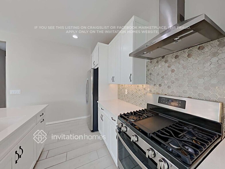 Building Photo - 19615 W Montecito Ave