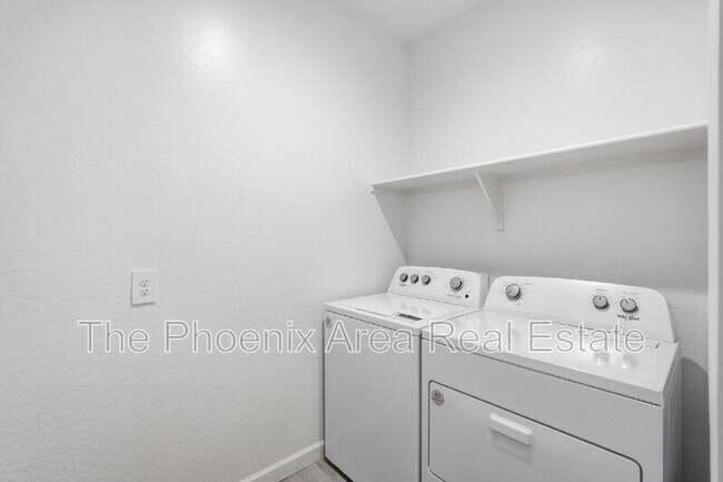 Building Photo - 2761 W Seaver Ave