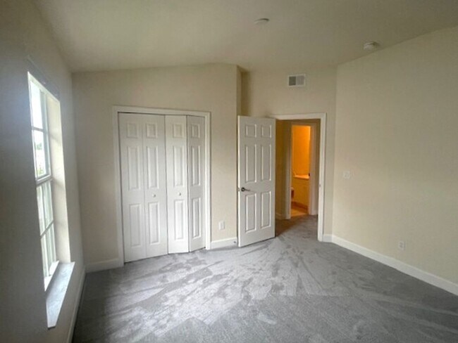 Building Photo - Stunning townhome in gated community near ...