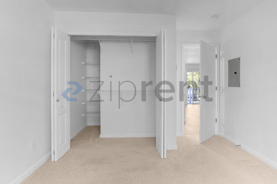 Building Photo - Unit A105