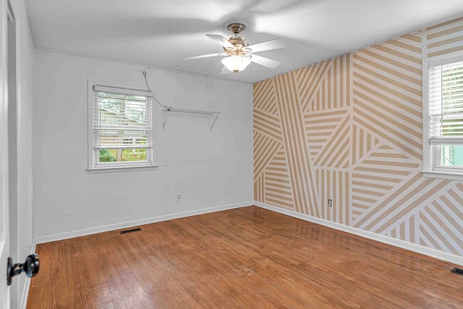 Building Photo - 203 Pineview Rd