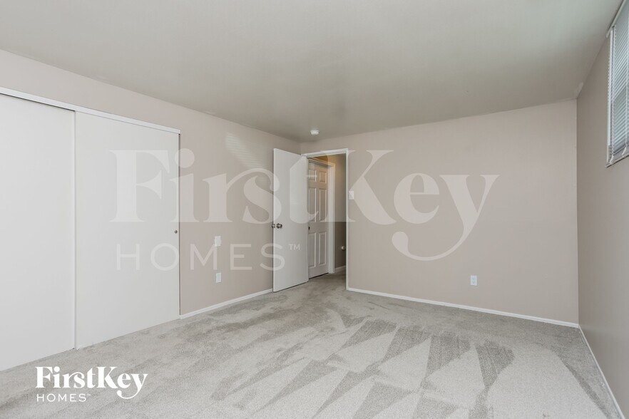 Building Photo - 1331 Glenstone Dr