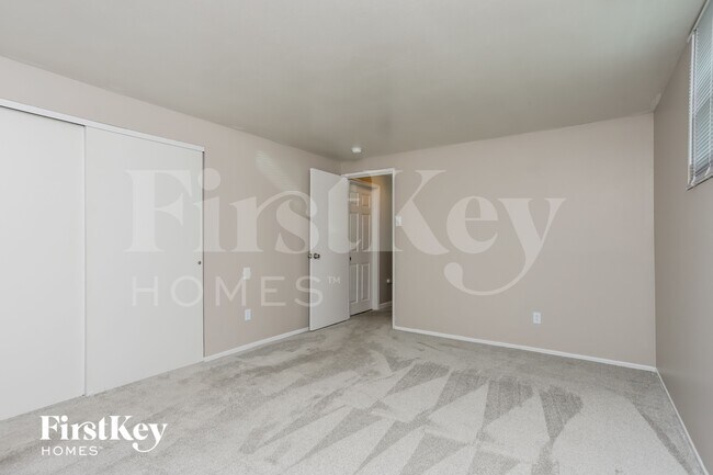 Building Photo - 1331 Glenstone Dr