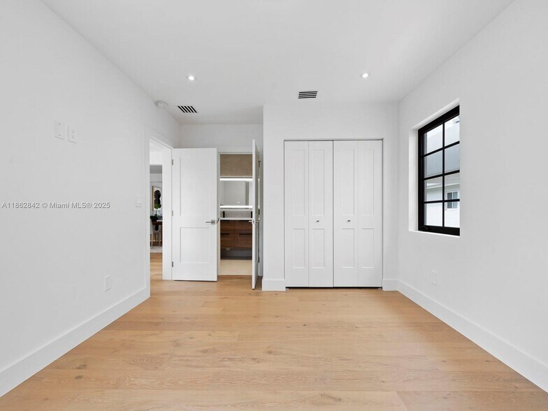 Building Photo - 39 Palermo Ave