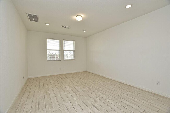 Building Photo - 17709 Shafer Dr
