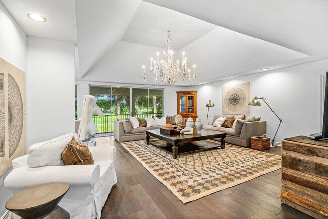 Building Photo - 11823 Pebblewood Dr