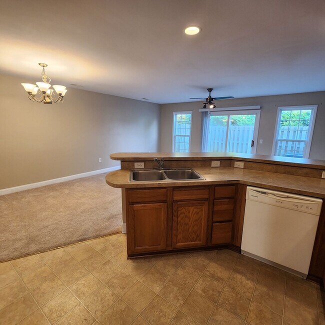 Building Photo - Morehead City Townhouse
