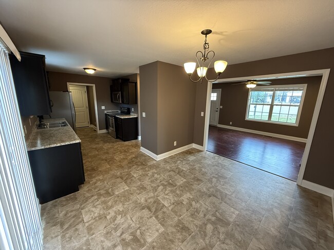 Building Photo - 113 Grassmire Dr