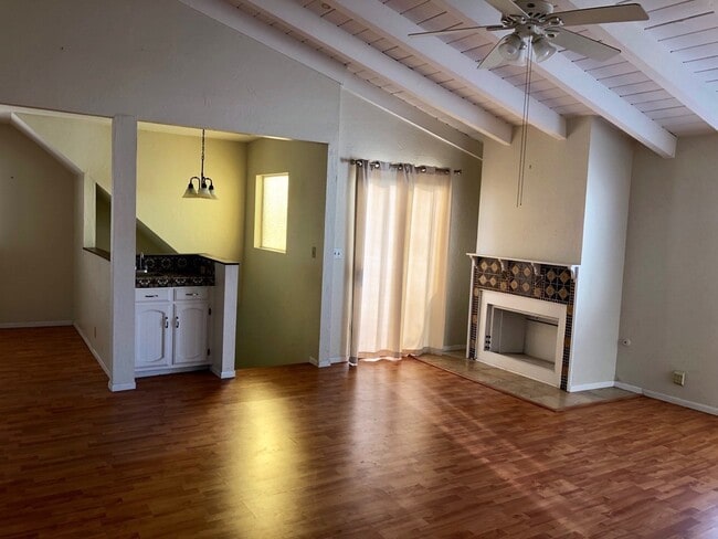 Building Photo - Pierpont Beach Home