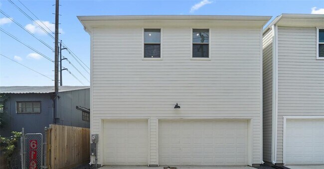 Building Photo - 914 Waverly St
