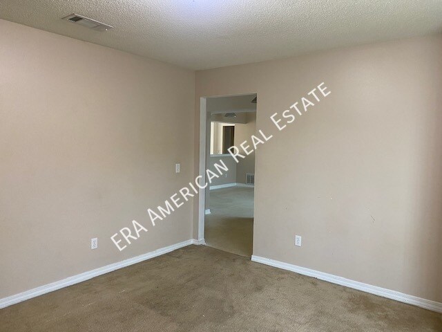 Building Photo - 1324 Jeffrine Dr