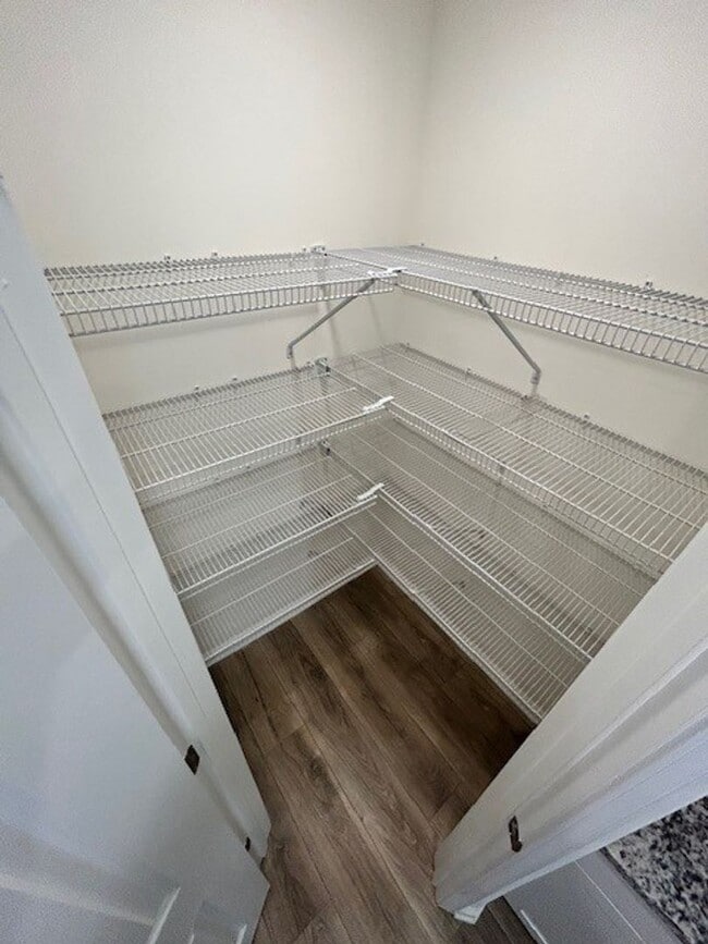 Building Photo - 1st Full Months Rent FREE!