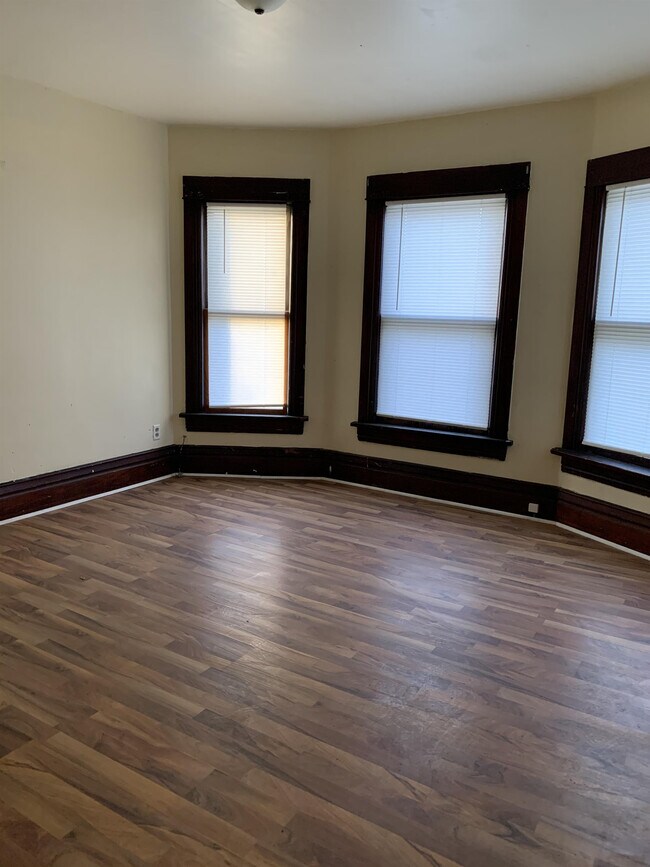 Building Photo - 314 1/2 E Mullan Ave