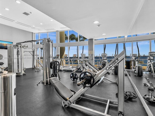 Building Photo - 665 NE 25th St