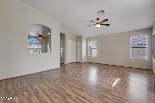 Building Photo - 7409 W Crest Ln
