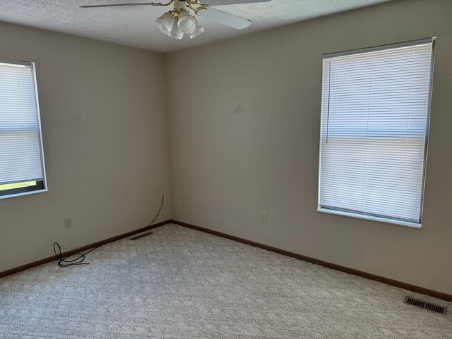 Building Photo - 3 Bedroom, 1.5 Bath Single Family Home - W...