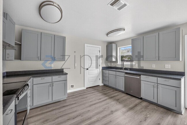 Building Photo - 10707 Shaenview