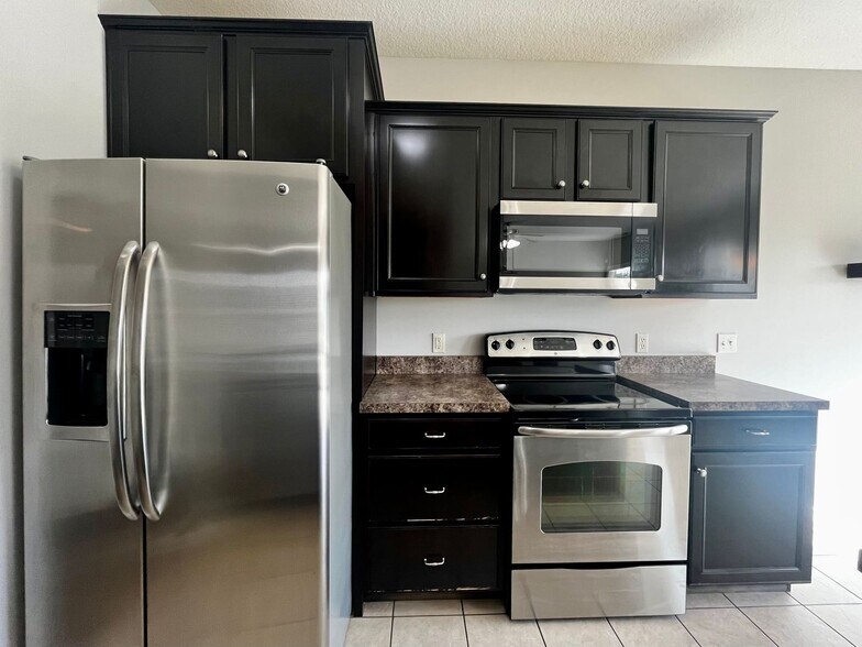 Building Photo - 11013 Calera Passage